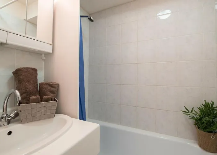 6 Pers Avec Balcon - Calme, Proche Centre Saint-lary Village, Parking Prive - Fr-1-296-162 Daire *