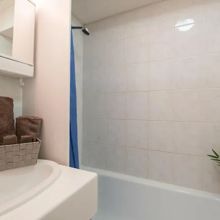 6 Pers Avec Balcon - Calme, Proche Centre Saint-lary Village, Parking Prive - Fr-1-296-162 شقة *